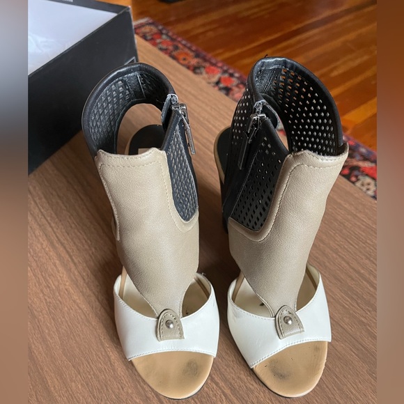 Gently worn. White heel w/black mesh and green ankle strap - Picture 3 of 5